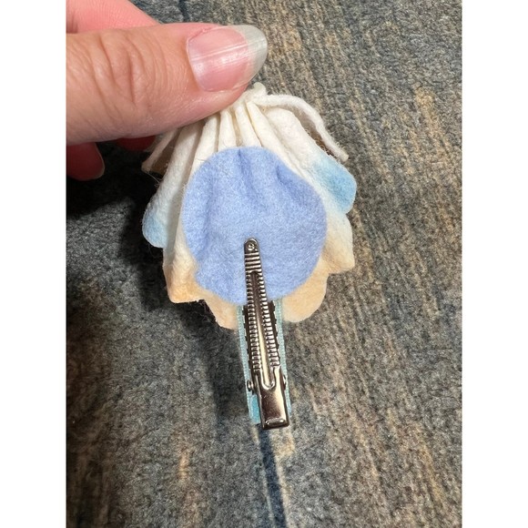 Crickets Blossom Handmade Mermaid Clam Shell Hair Clip! - Picture 3 of 4